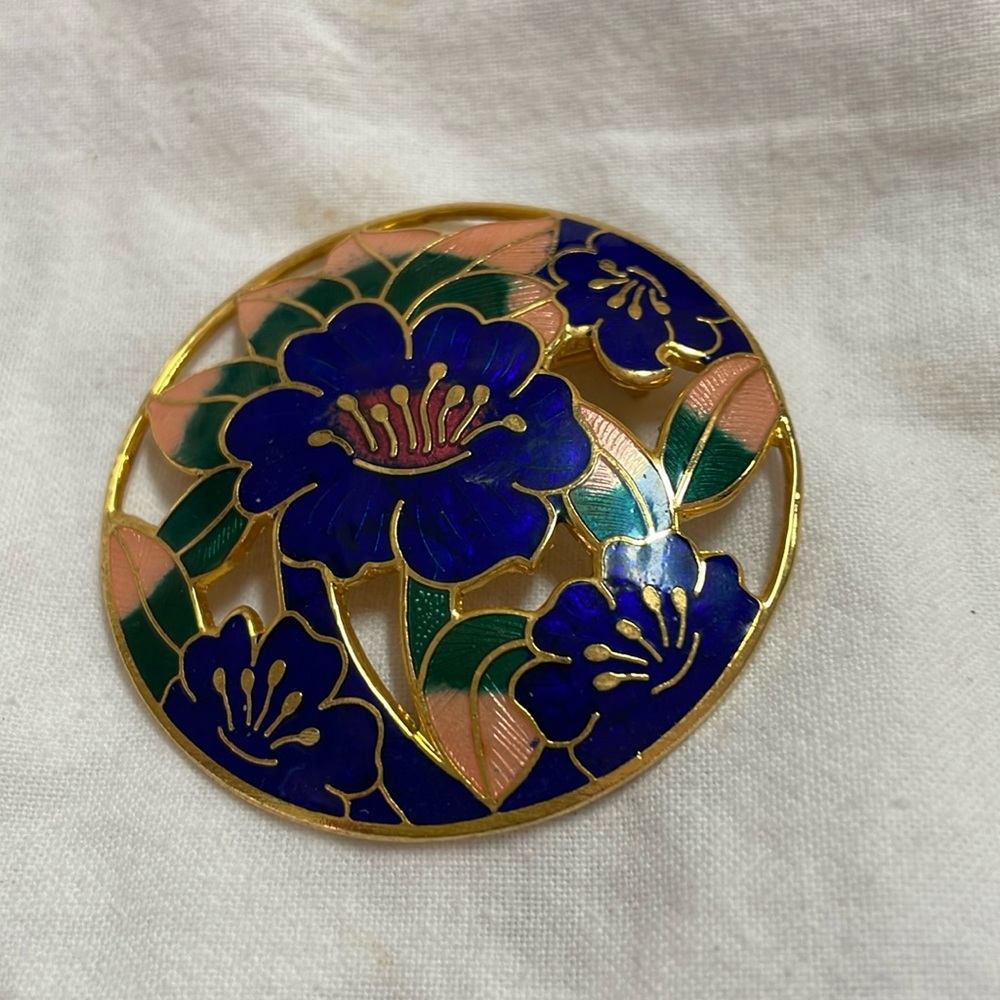 Vintagee cloisionne round blue floral large brooch pin pristine condition